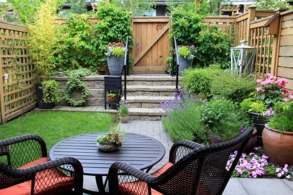 Small Yard Landscaping in Valrico