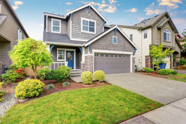 Curb Appeal Landscaping in Valrico
