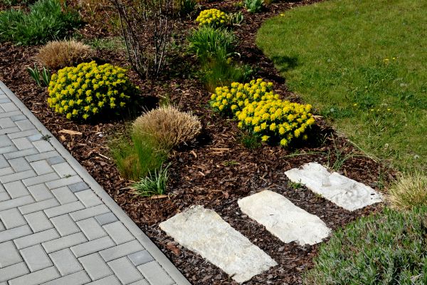 Garden Mulch Installation in Valrico